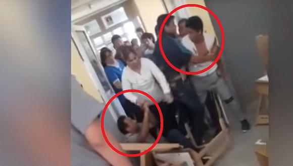 Escolar le patea la cara a su profesor por jalarlo y su madre lo justifica (VIDEO)