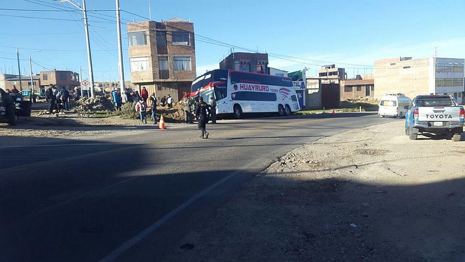 Bus de la empresa Huayruro Tours sufre accidente en Yanamayo