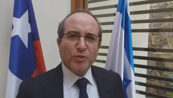 El embajador israelí Gil Artzyeli, el primero en llegar al palacio de todos los diplomáticos que presentaban cartas credenciales, sostuvo un encuentro de unos 15 minutos. (Foto de Twitter /@IsraelinChile)