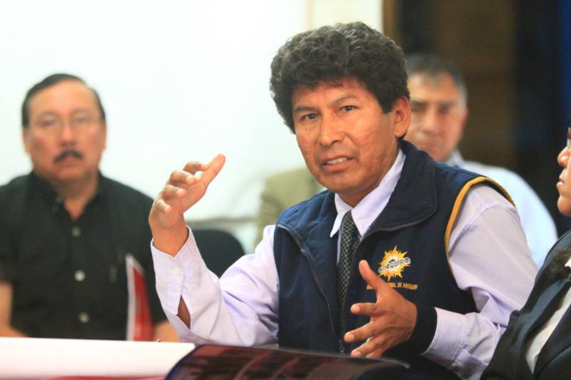 Funcionario alquila camioneta a GRA