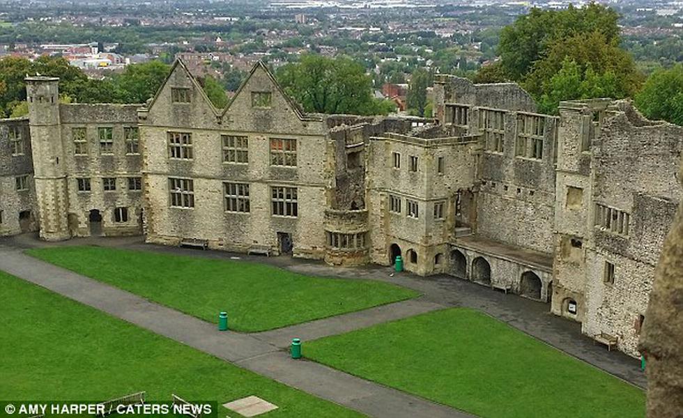 Fantasma de una mujer aparece en un castillo de Inglaterra (FOTOS)