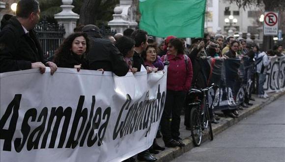 Chile: Piden plebiscito para impulsar una nueva Constitución