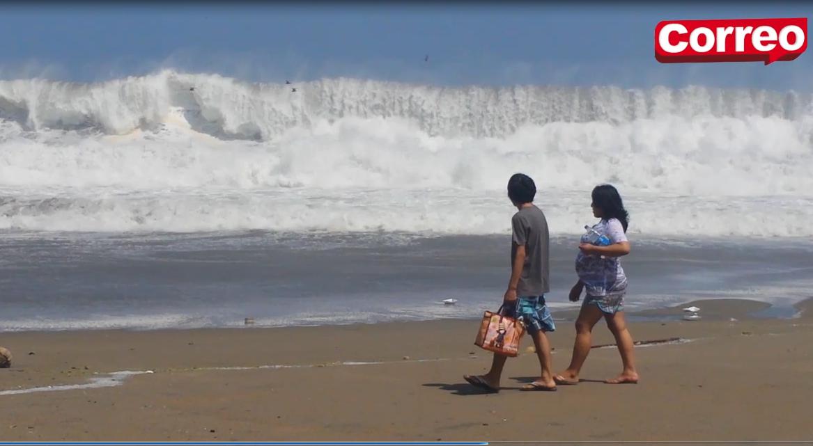Oleaje anómalo: Impresionantes olas en playas de Villa el Salvador [VIDEO]