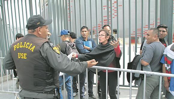 Selección peruana: Hinchas protestan contra reventa de entradas