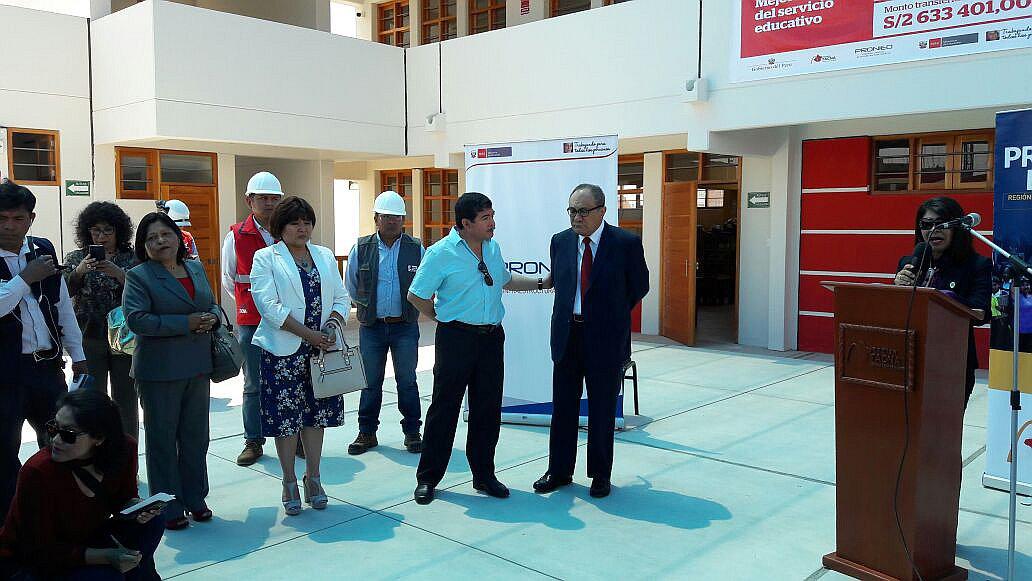 Ministro de educación inauguró mejoramiento de colegios en Viñani