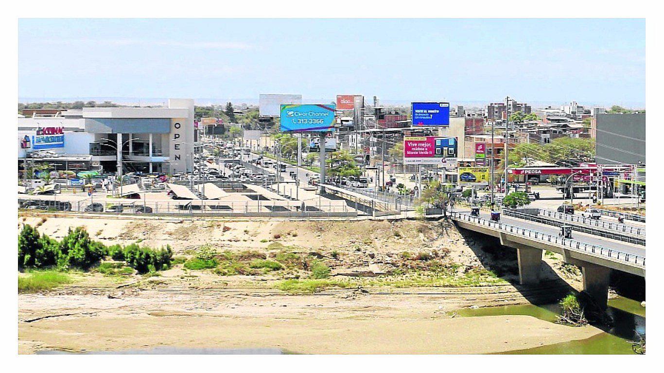 Los negocios que invadieron la faja marginal deberán salir