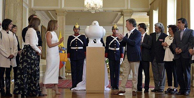 Colombia: Develan escultura de Fernando Botero alusiva al acuerdo de paz con las FARC