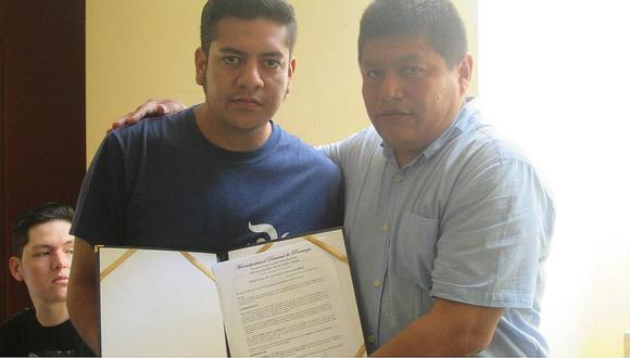 La Libertad: "Jota" recibe reconocimiento de alcalde de Pacanga 