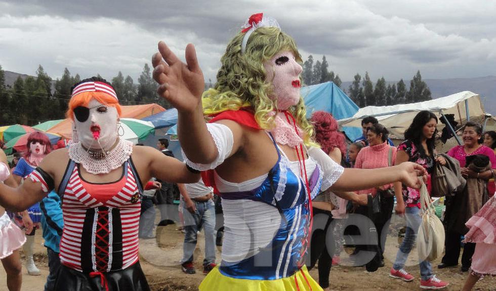 Hombre se quema el trasero en show de "Camilles" (FOTOS)