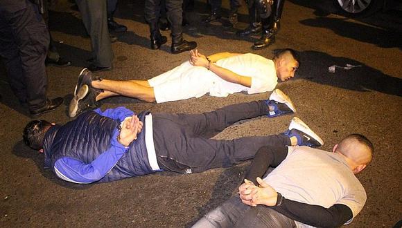 Delincuentes roban a hinchas de la selección peruana que celebraban el triunfo en un bar (VIDEO)