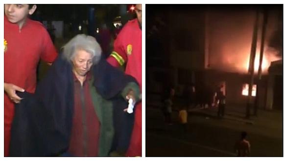 Chorrillos: Anciana salva de morir tras quedar encerrada en su casa durante incendio (VIDEO)