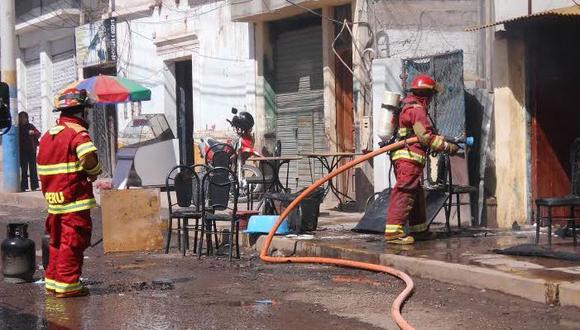 Fuga de gas provoca incendio en restaurante del centro de  Juliaca