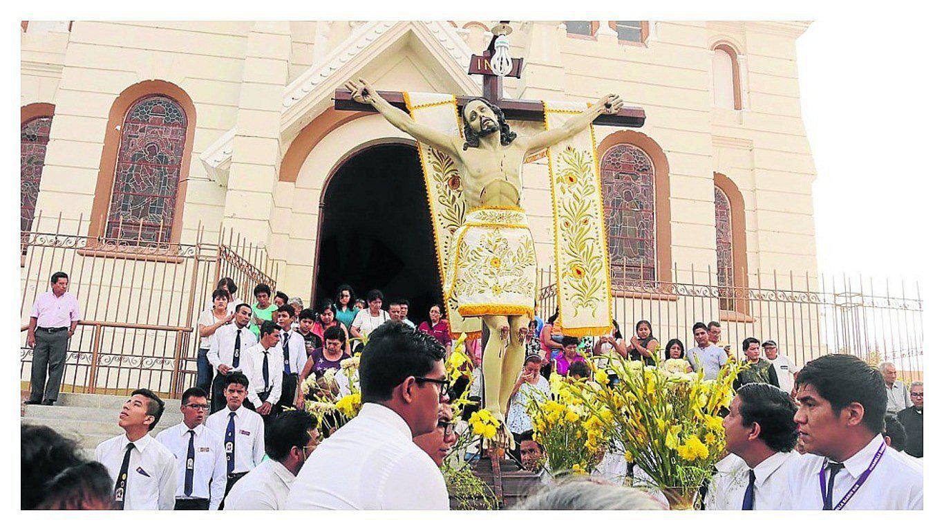 Sullaneros mostraron su fe al Señor de la Agonía