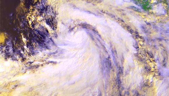 "Cosme" se convierte en un huracán en el Pacífico mexicano