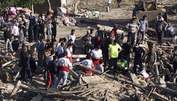 Ascienden a 250 los muertos en Irán tras terremotos