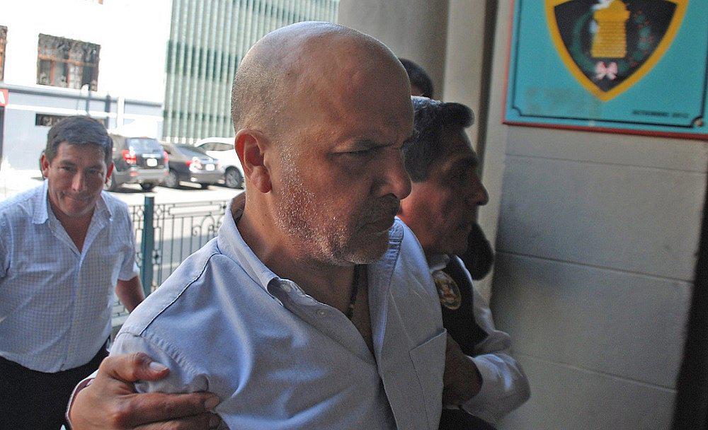 Policía detiene a alcalde de San Bartolo tras acudir a audiencia (VIDEO)