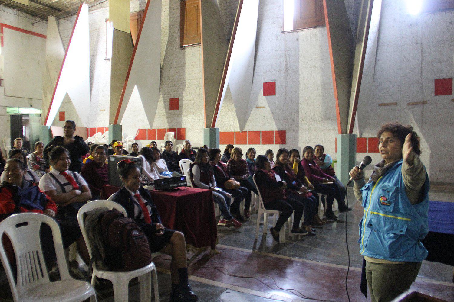 Dictan taller contra violencia a estudiantes en El Porvenir
