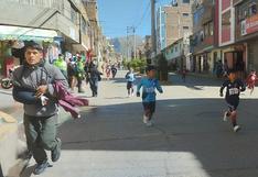 Niños y padres sudan “la gota gorda” en mini maratón Wecca en Huancavelica