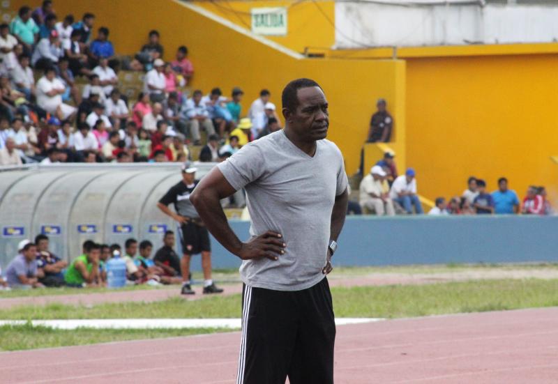 Eusebio Salazar dejó de ser técnico del Mannucci