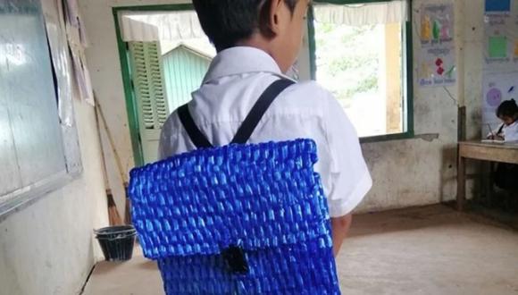 Padre conmueve al tejer una mochila para su hijo porque no tenía dinero para comprarle una nueva