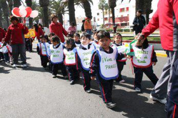Realizan pasacalle por
 Día del Niño Peruano