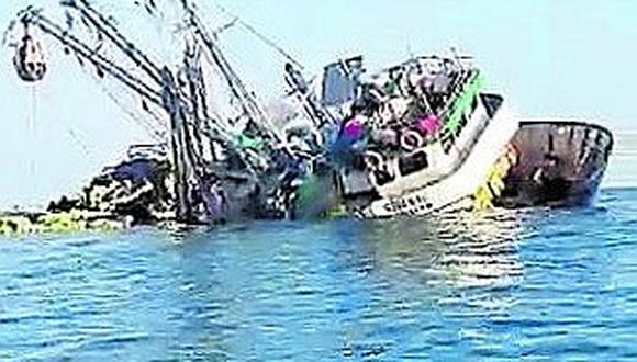 Áncash: Embarcación naufraga y pescadores salvan de morir 