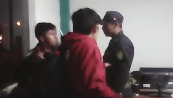 Casma: Imágenes muestran a Policía golpeando a supuesto barrista de la "U" (Vídeo) 