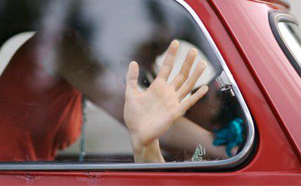 Intervienen a pareja que tenía relaciones sexuales en auto 