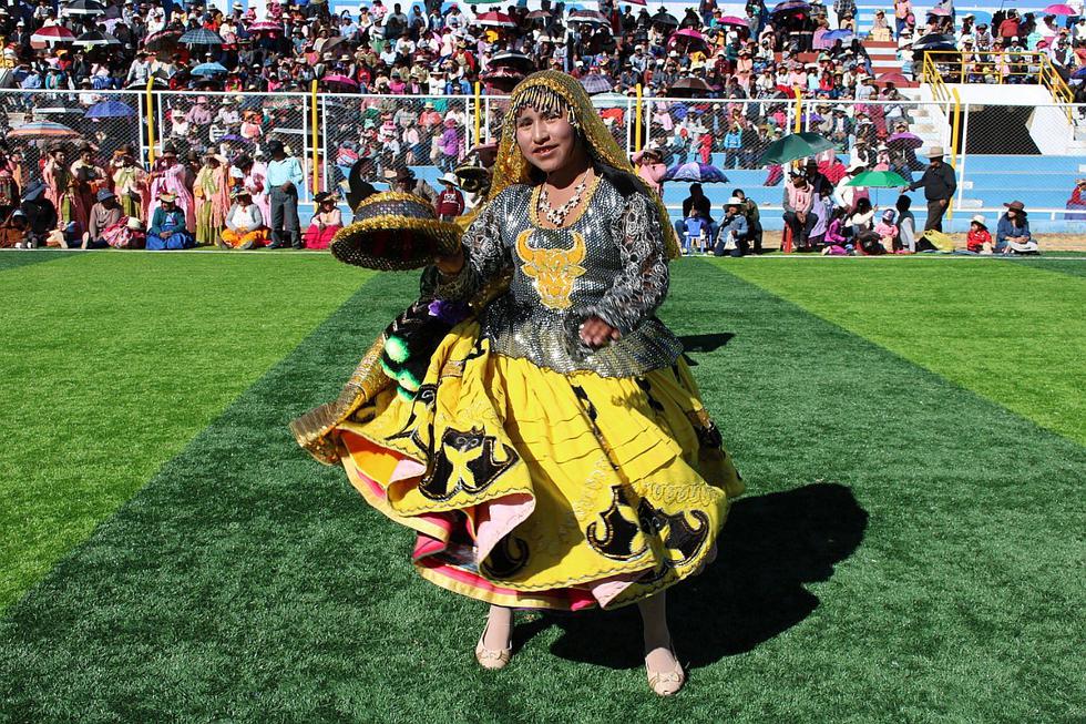 Cultura y religión se unieron en celebración al Niño San Salvador en Capachica