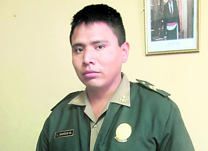 Ascienden a policía que evitó robo de camión