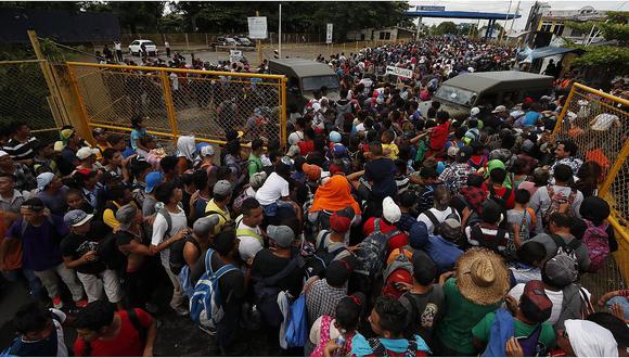 Miles de hondureños saltan cordón policial en Guatemala y entran a México (FOTOS)