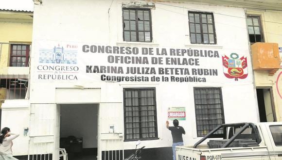Cierran local de congresista Karina Beteta por deuda de S/.15 mil