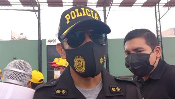 El jefe de la III Macro Región Policial La Libertad atendió las quejas de los pobladores del distrito de La Esperanza.