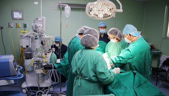 Médicos extirpan tumor testicular gigante en Cusco