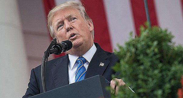 Donald Trump se equivocó al 'tuitear' y las redes se burlaron de él