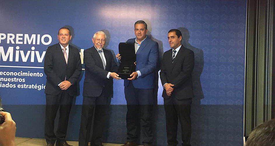 Bectek Contratistas recibe distinción como mayor colocador de viviendas 