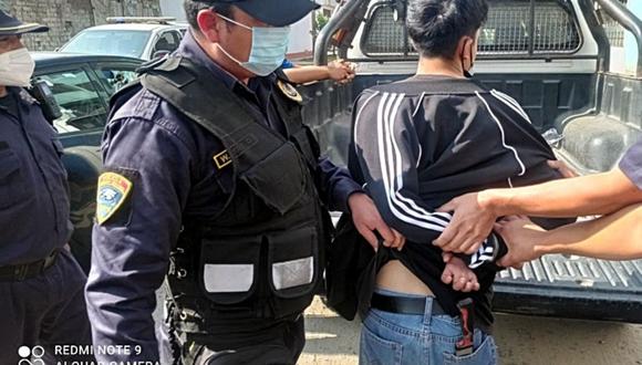 Agentes de Seguridad Ciudadana de Trujillo auxiliaron a una madre de familia y atraparon a adolescente que llevaba un cuchillo.