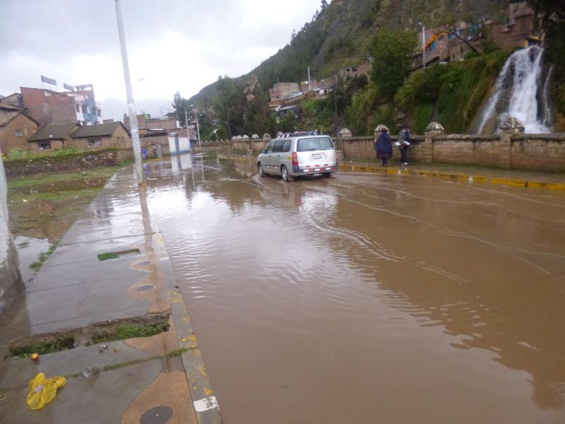 Juliaca sufre inundación de calles por lluvias