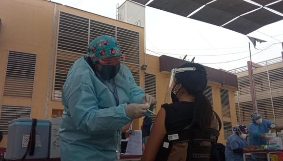 El gobernador regional de La Libertad, Manuel Llempén, indicó que se concentrarán en inmunizar a mayores de 18 años y luego irán con mayores de 12 ante inminente tercera ola del nuevo coronavirus. (Foto: Deyvi Mora)