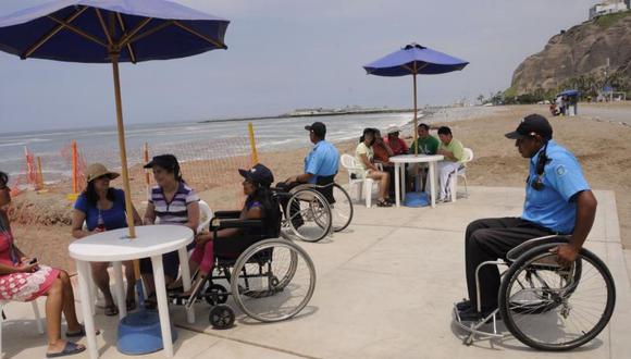 Construyen primera playa para personas con discapacidad