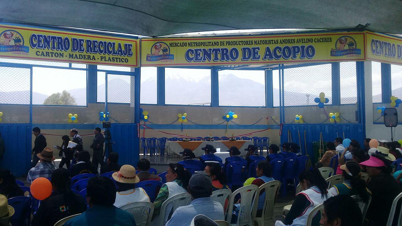 Instalan centro de acopio de residuos en la palataforma Andrés Avelino Cáceres