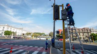 Instalan semáforos para ciclistas en Cercado y el Rímac