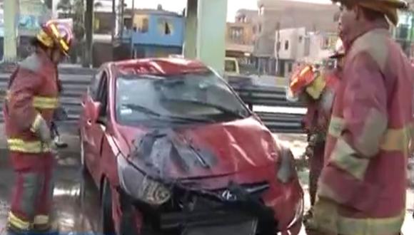 Callao: Mujer resulta herida tras volcadura de auto 