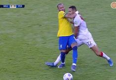 Neymar respondió con golpe a Callens y solo vio la tarjeta amarilla (VIDEO)
