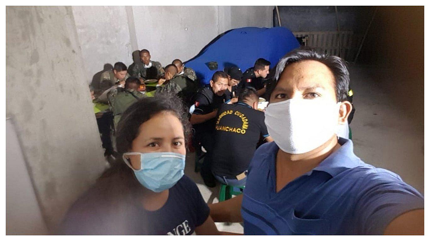 Trujillo: Mujer invita la cena a 20 efectivos policiales y militares que patrullaban El Milagro 