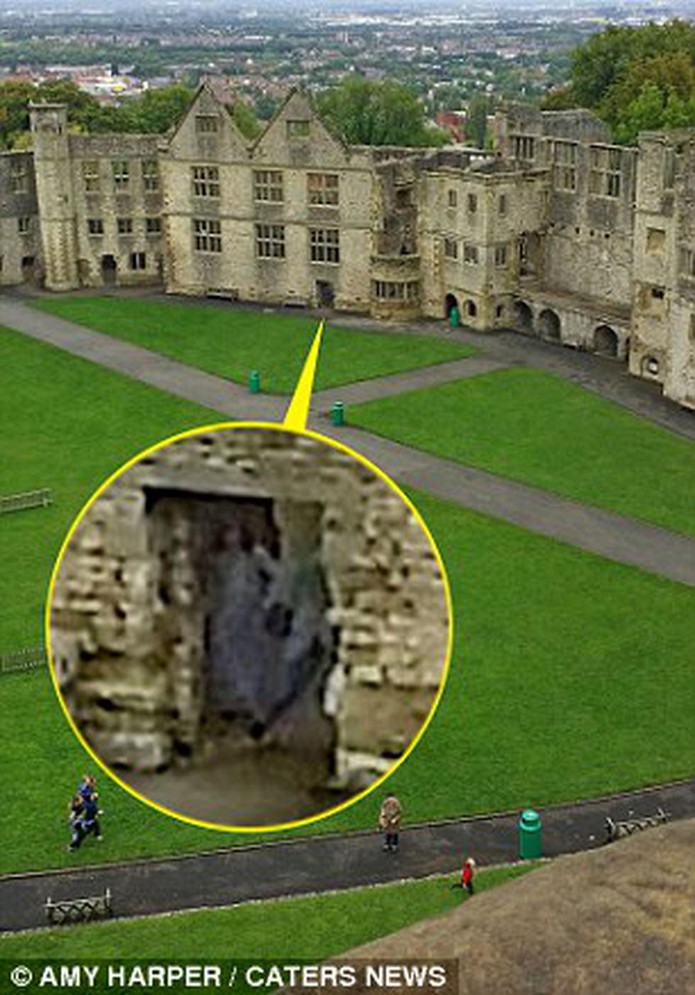 Fantasma de una mujer aparece en un castillo de Inglaterra (FOTOS)
