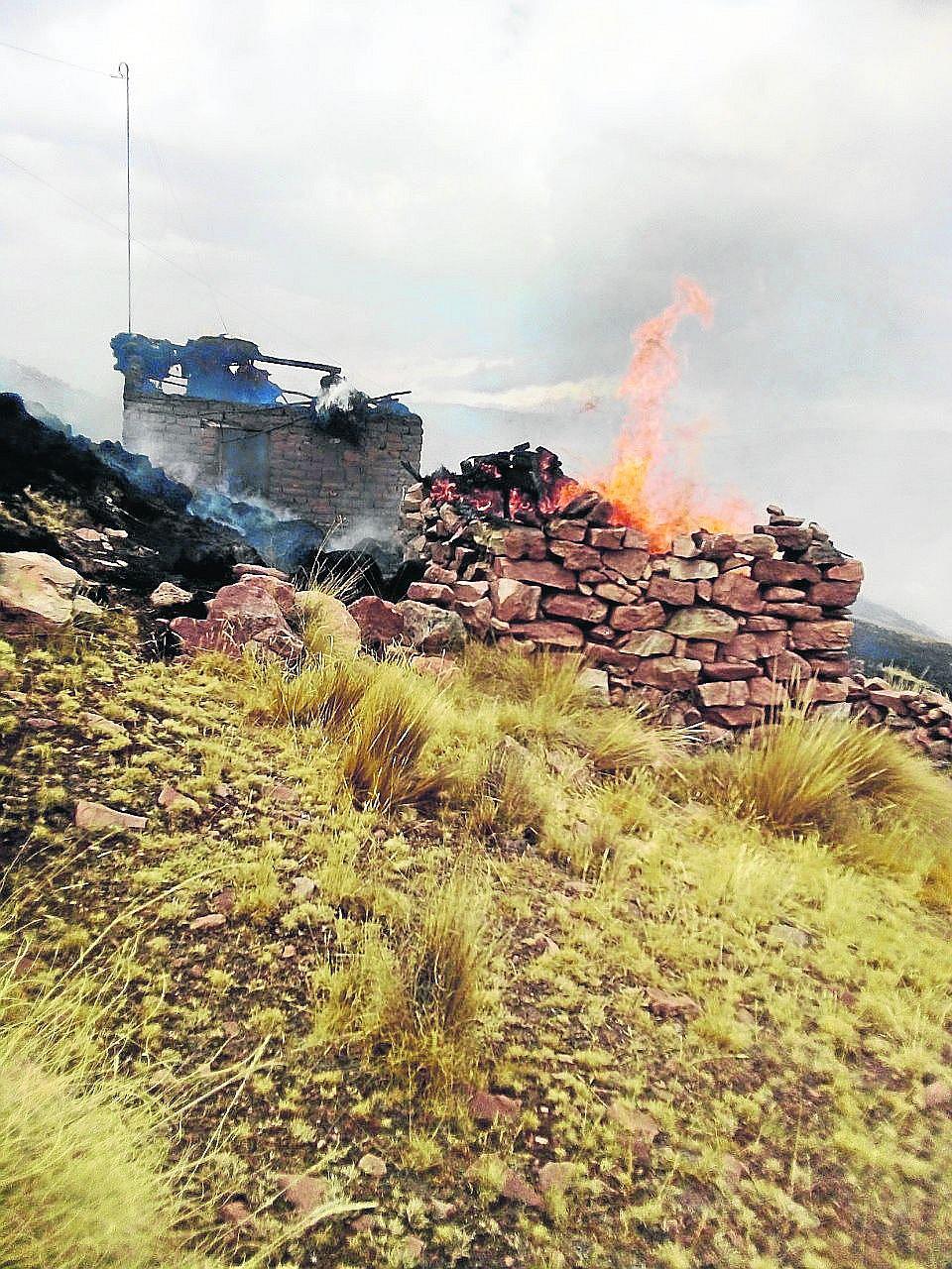Incendio devora casas y pastizales en Yaputira