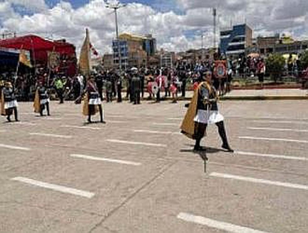 Colegios privados rinden homenaje a San Román (FOTOS)