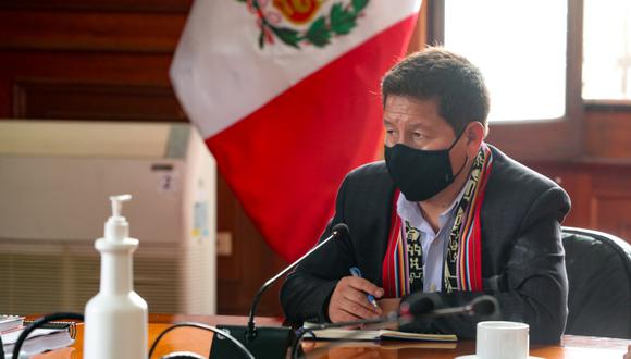 Guido Bellido, presidente Consejo de Ministros, recibió este viernes un "reconocimiento" por su trabajo a favor de la mujer peruana, en la sede de la PCM, ubicada en Palacio de Gobierno. (Foto: Archivo PCM)