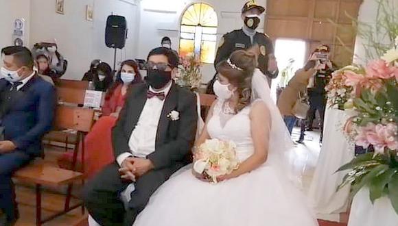 Policía irrumpe en matrimonio en Cusco y multa a cura y a novios.
